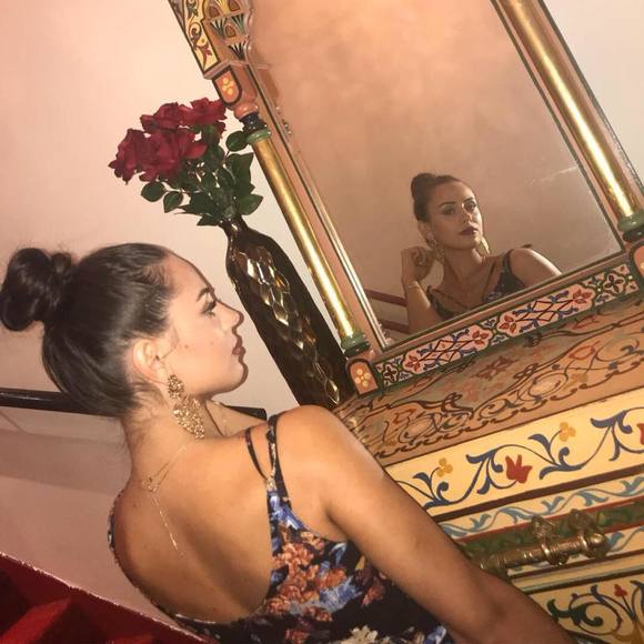 Meet your Posher, Amina - Picture 1 of 1